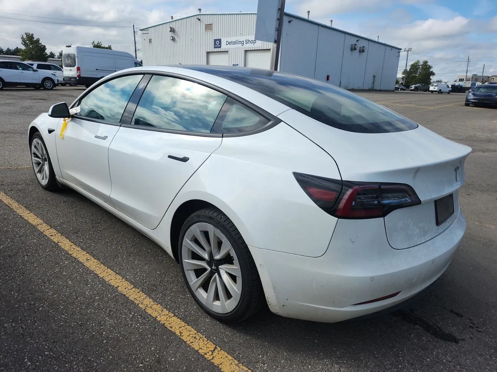 Driver Rear 3/4 Photo