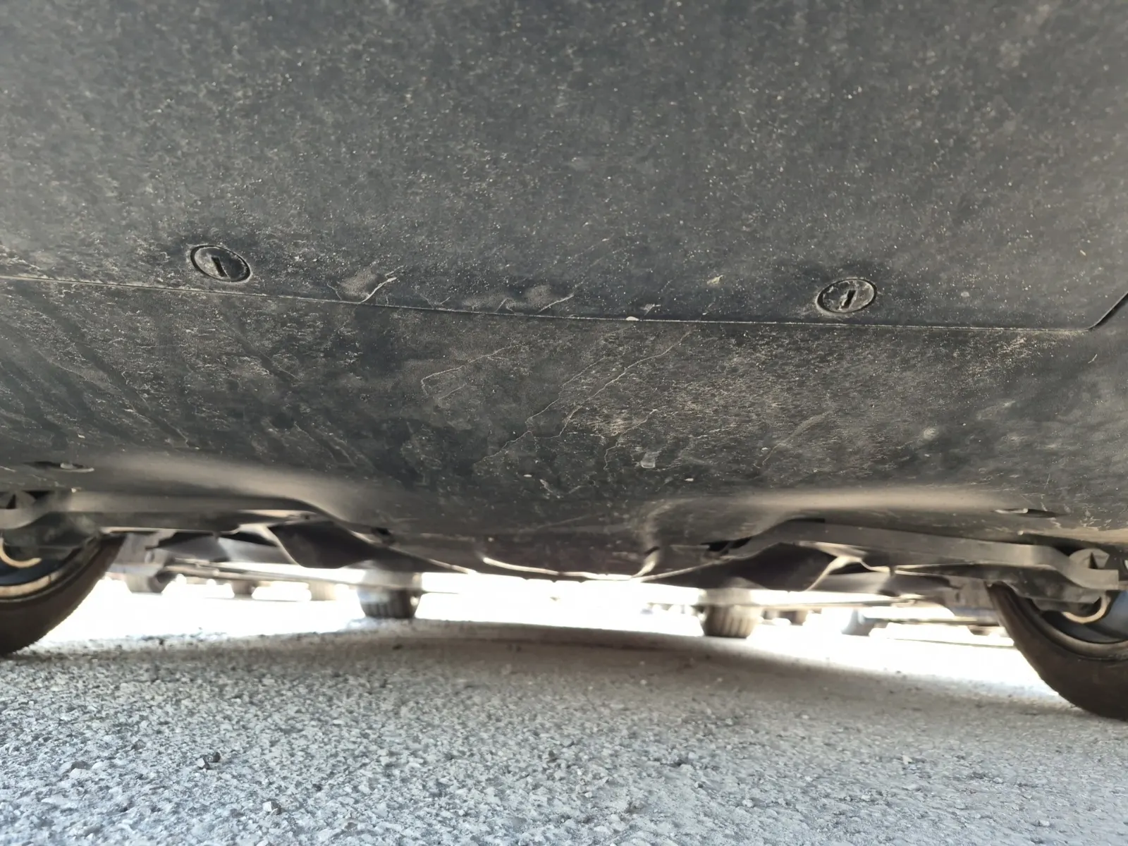 Undercarriage - Rear Photo