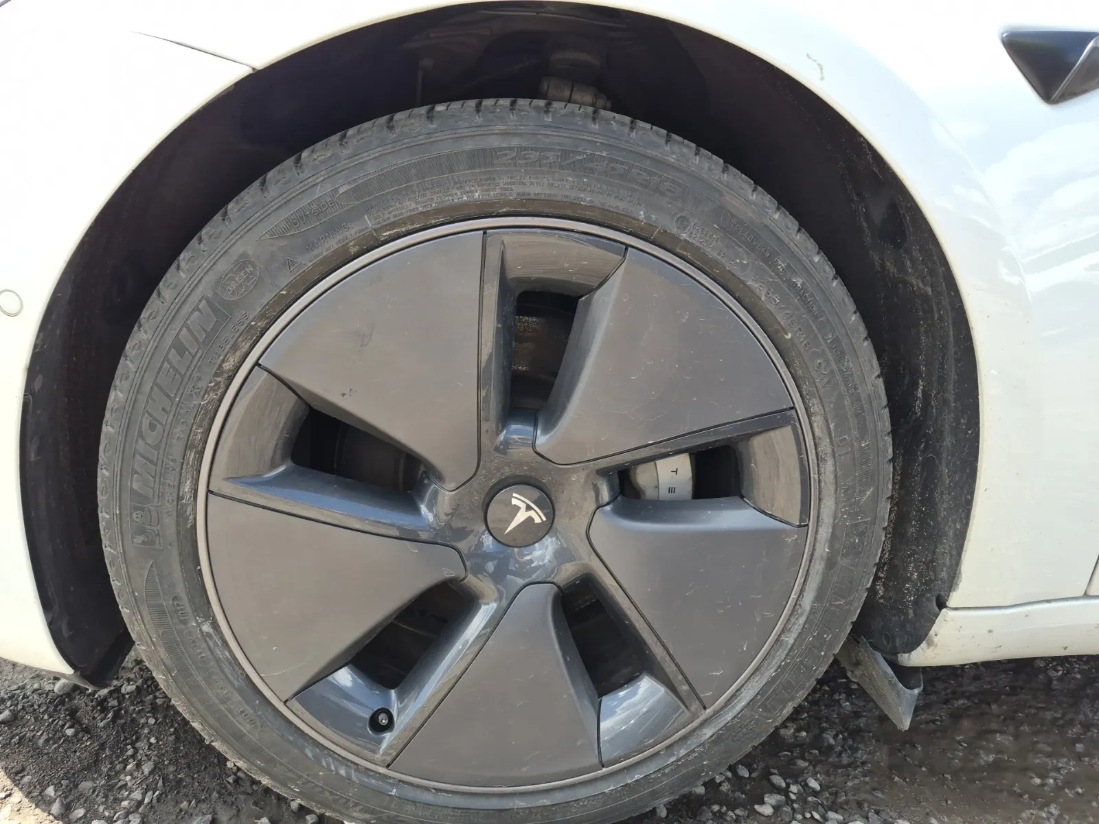 Front driver wheel/tire photo