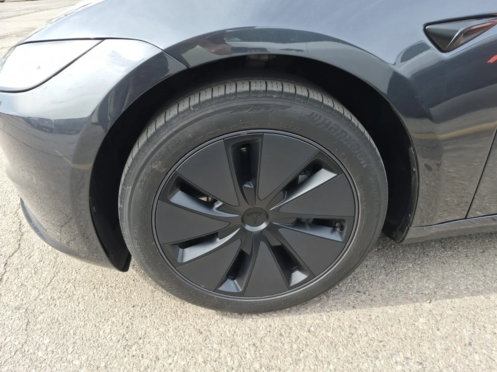 Front driver wheel/tire photo