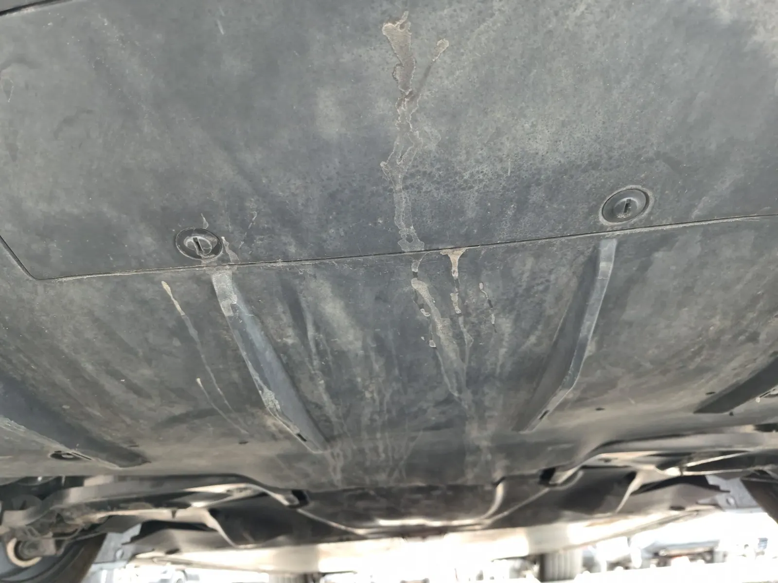 Undercarriage - Rear Photo