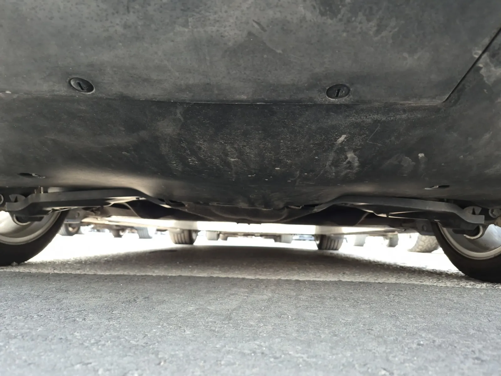 Undercarriage - Rear Photo