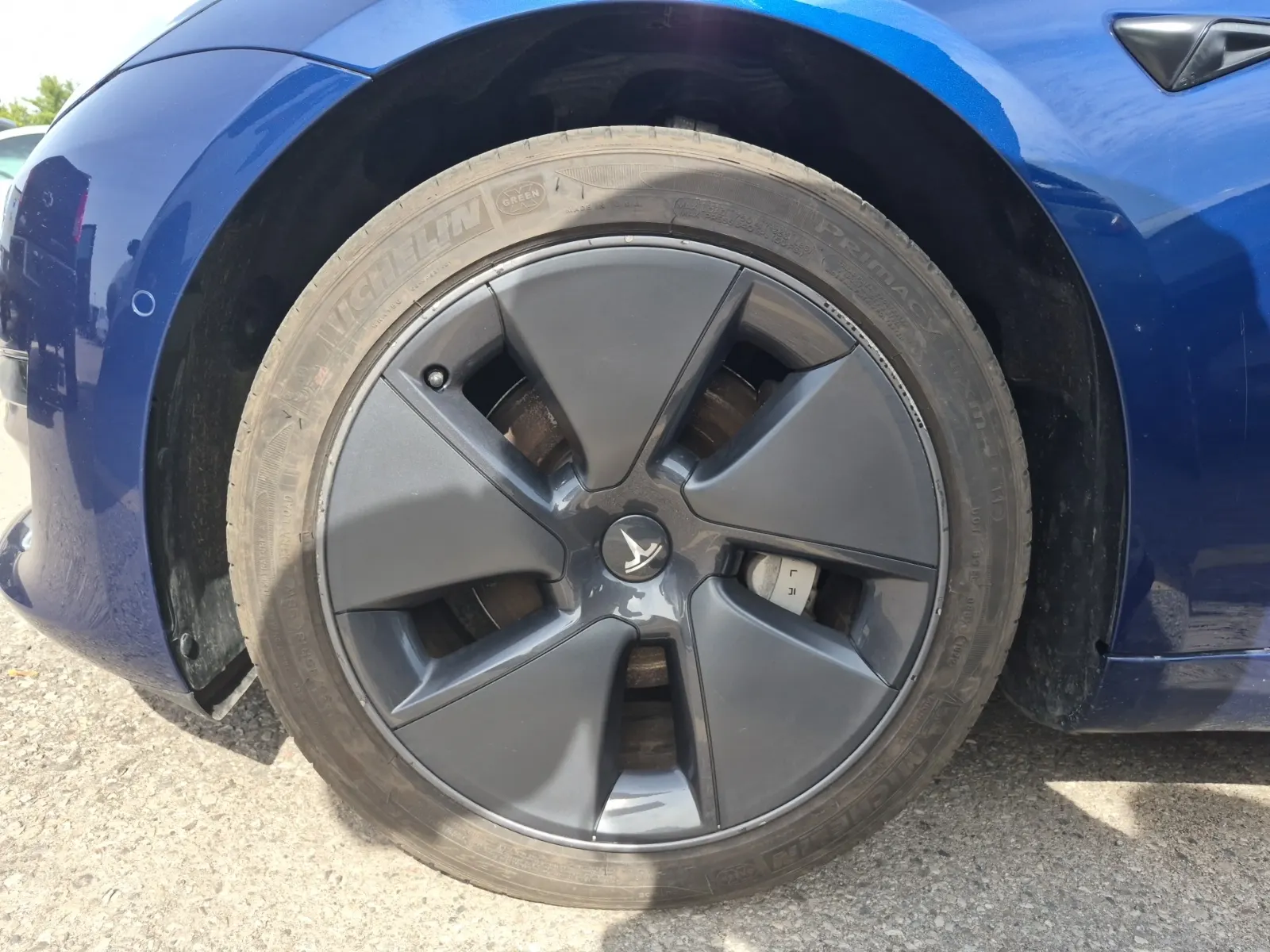 Front driver wheel/tire photo