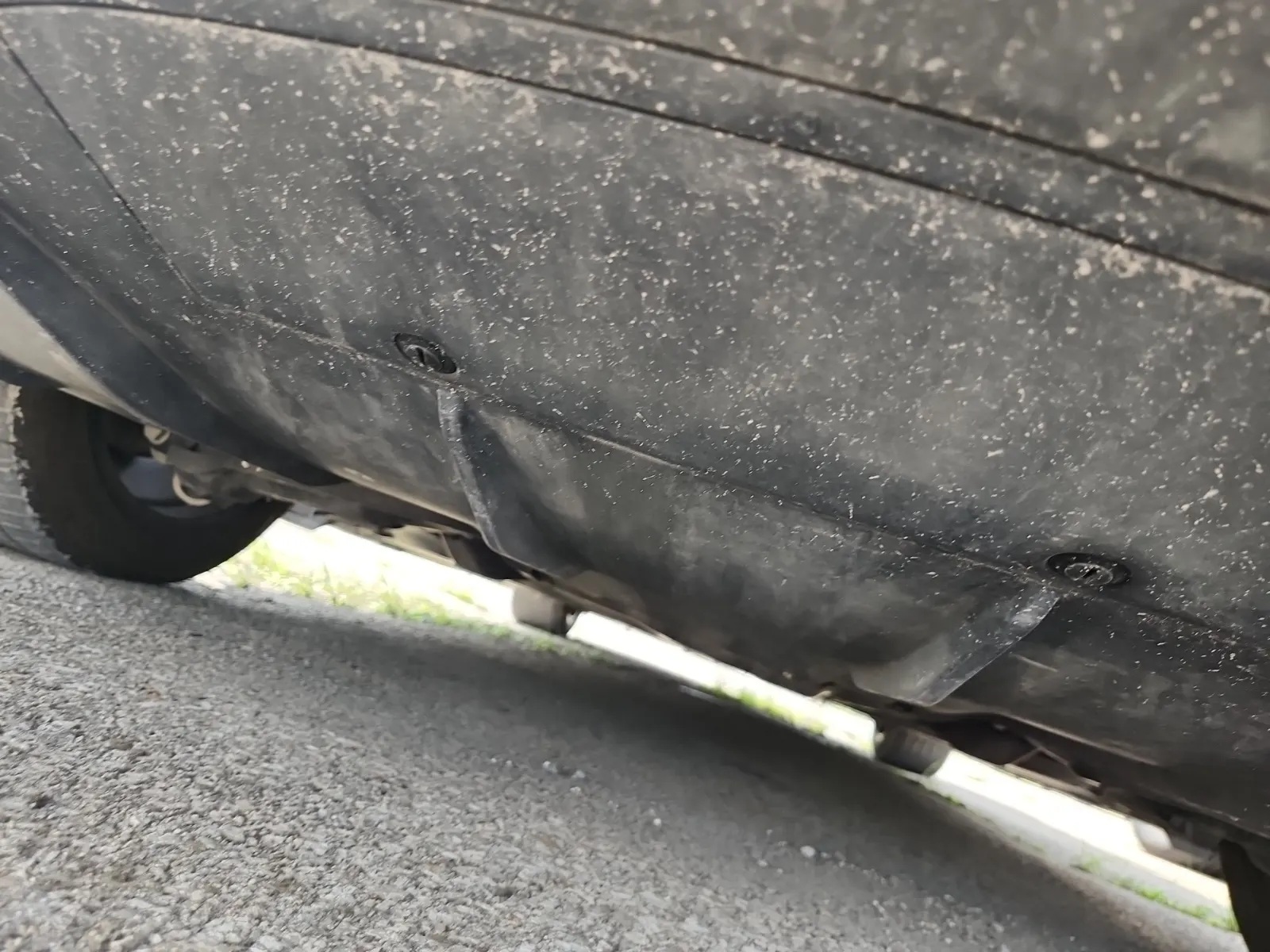 Undercarriage - Rear Photo