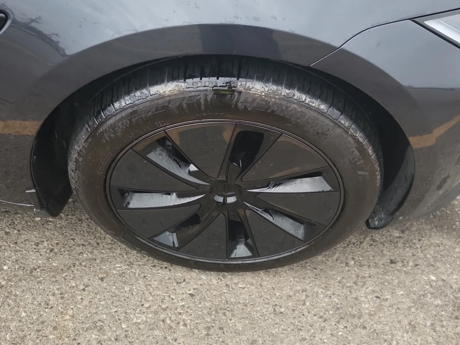 Right Front Wheel/Tire Photo