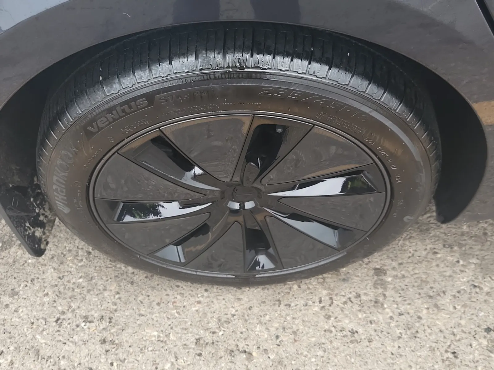 Right Rear Wheel/Tire Photo