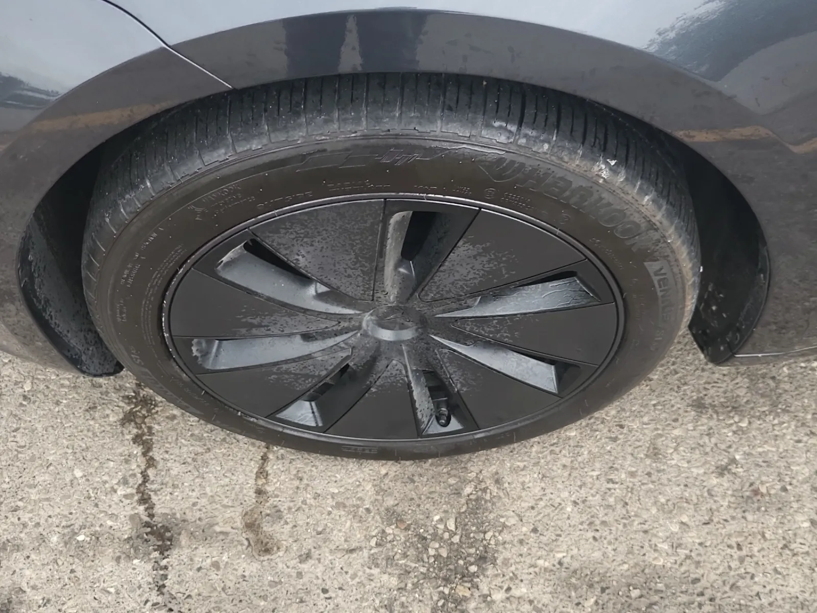Front driver wheel/tire photo