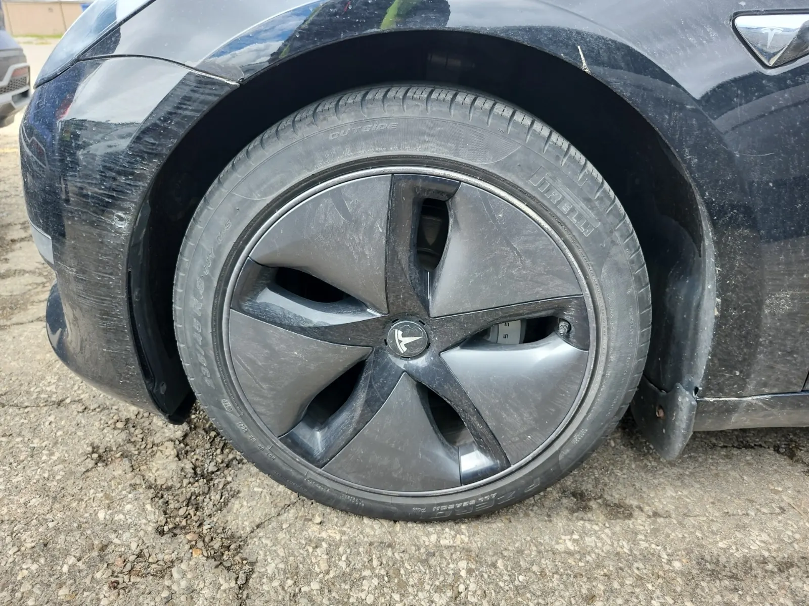 Front driver wheel/tire photo
