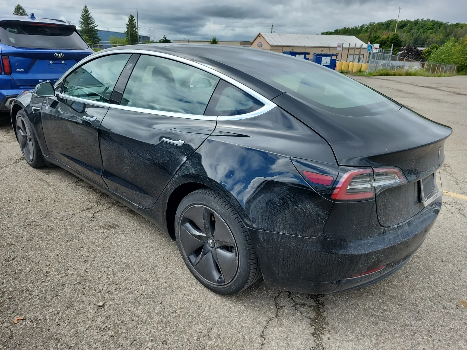 Driver Rear 3/4 Photo