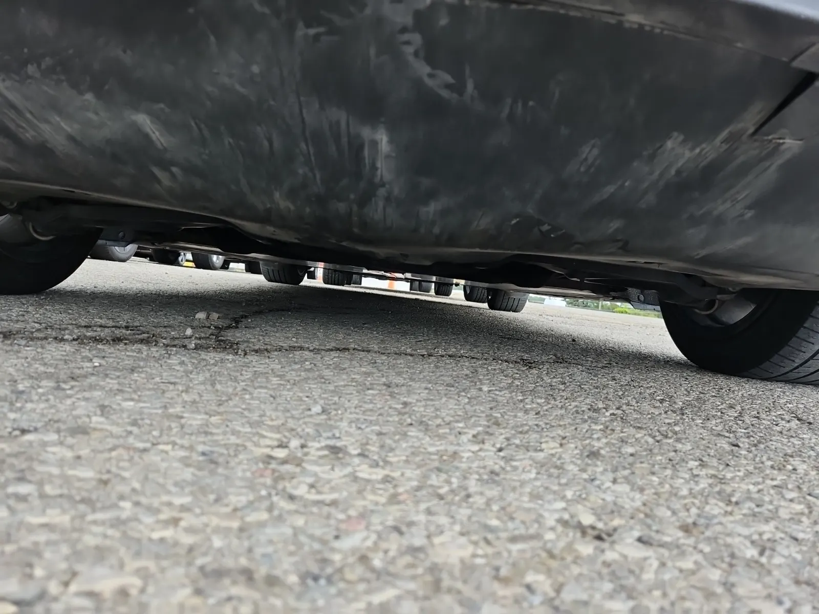 Undercarriage - Rear Photo