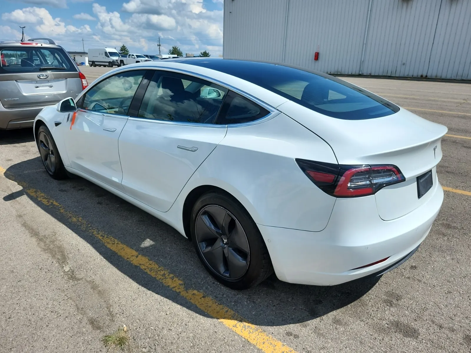 Driver Rear 3/4 Photo