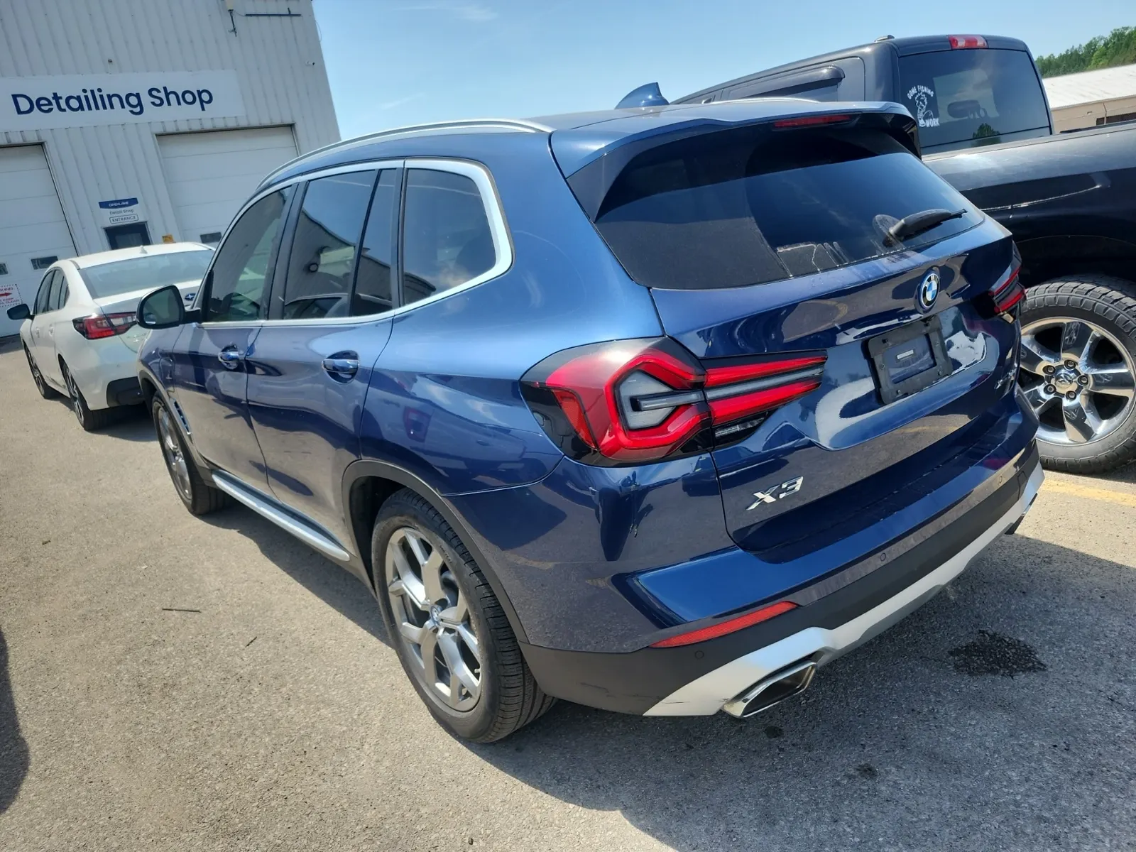 Driver Rear 3/4 Photo