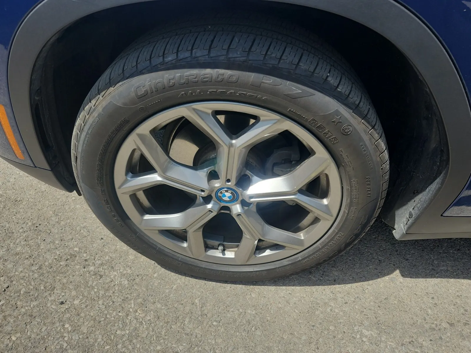 Front driver wheel/tire photo