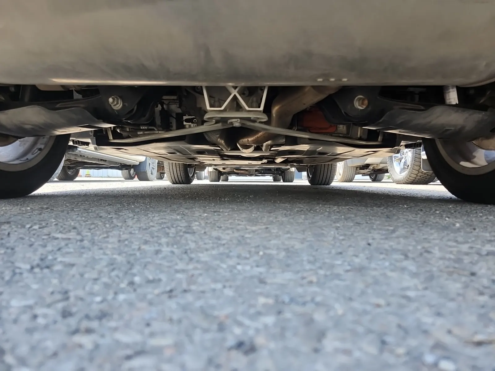 Undercarriage - Rear Photo