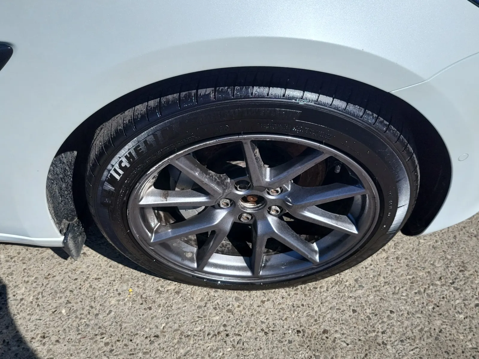 Right Front Wheel/Tire Photo