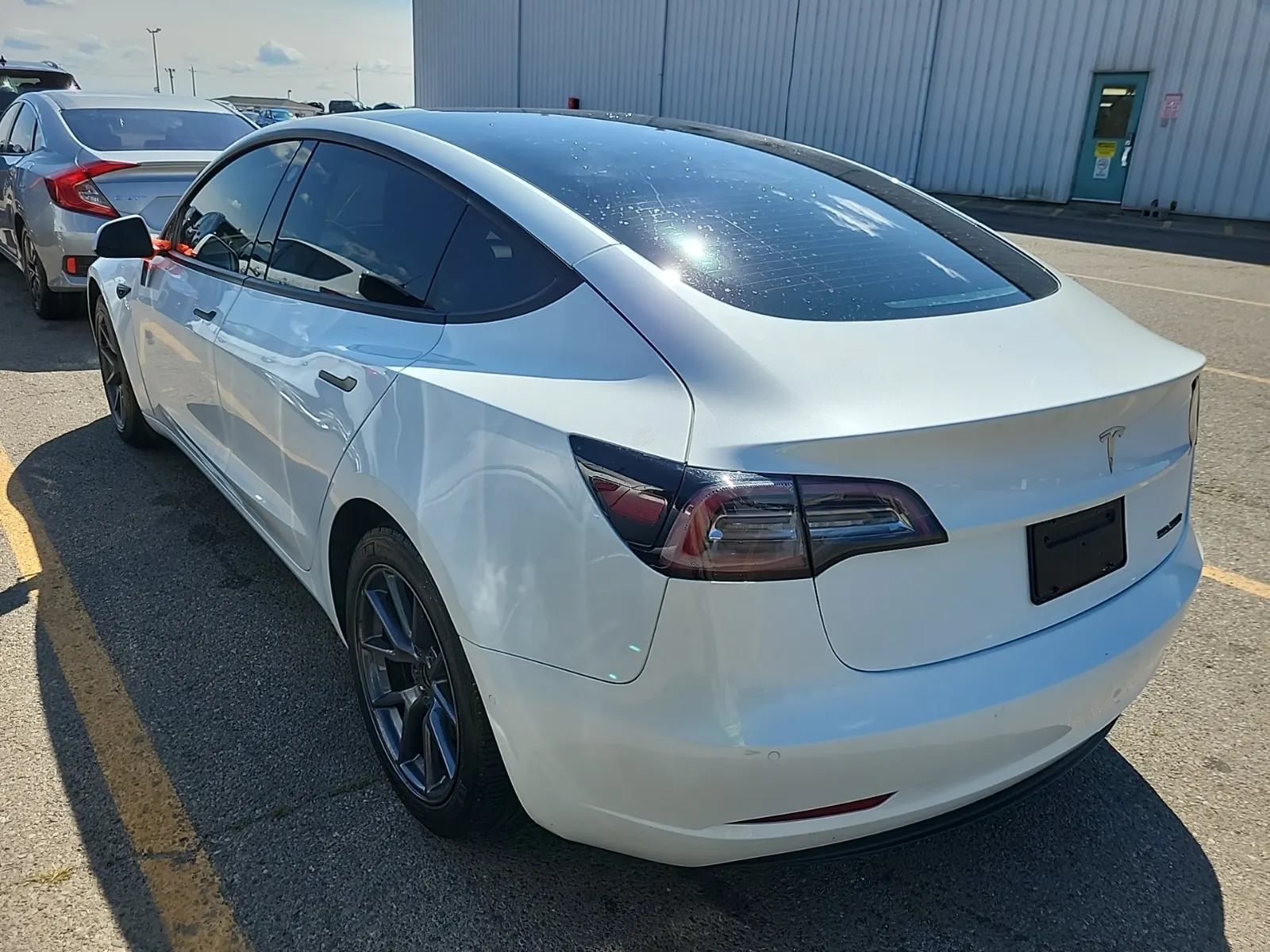 Driver Rear 3/4 Photo