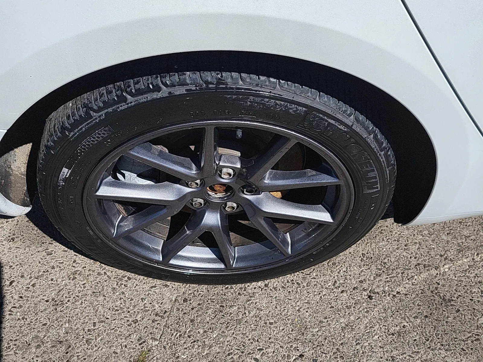 Right Rear Wheel/Tire Photo