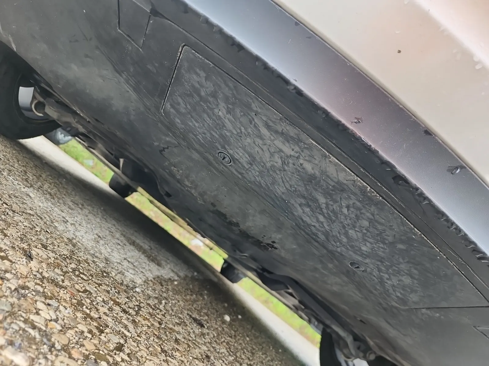 Undercarriage - Rear Photo
