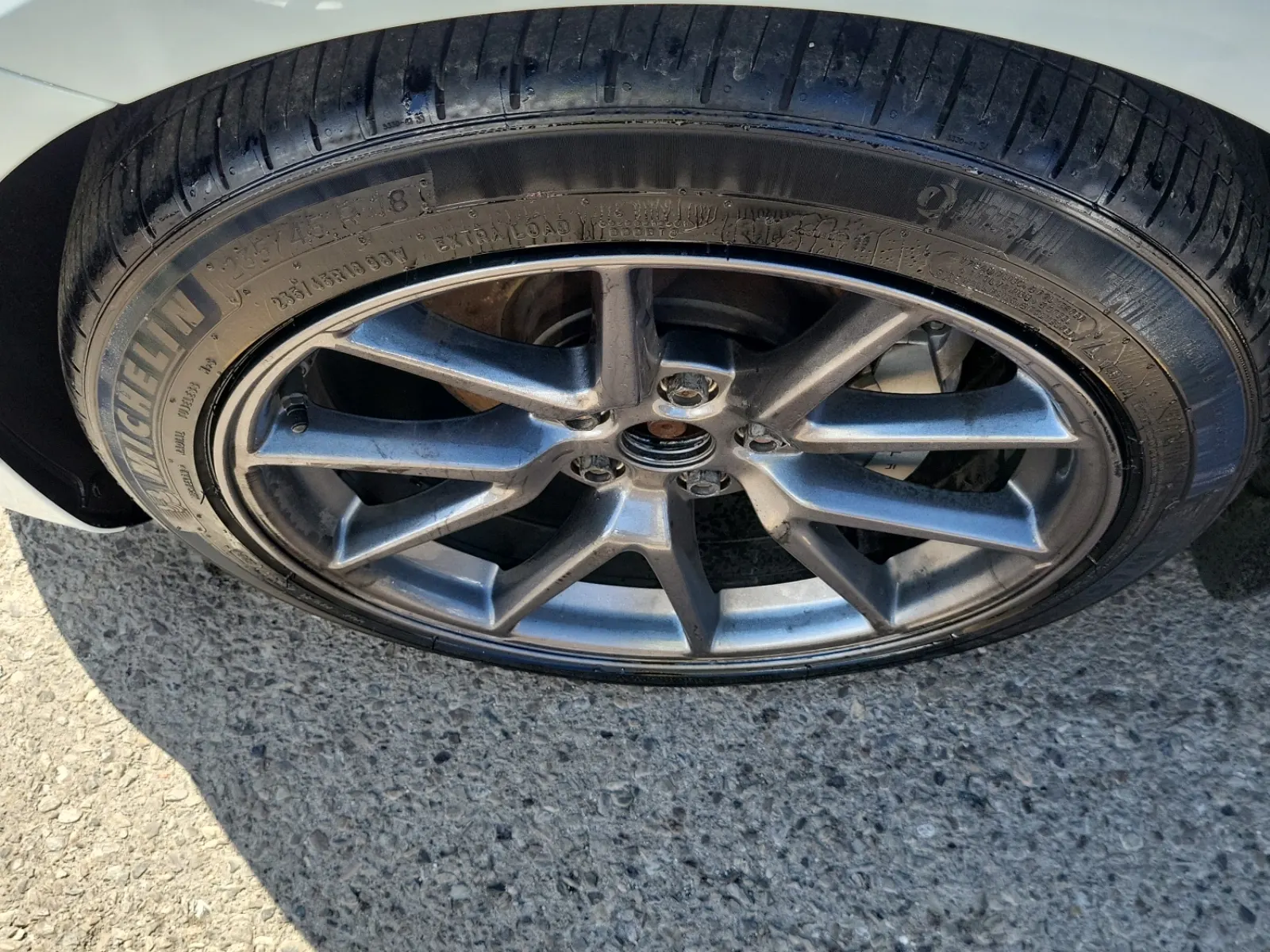 Front driver wheel/tire photo
