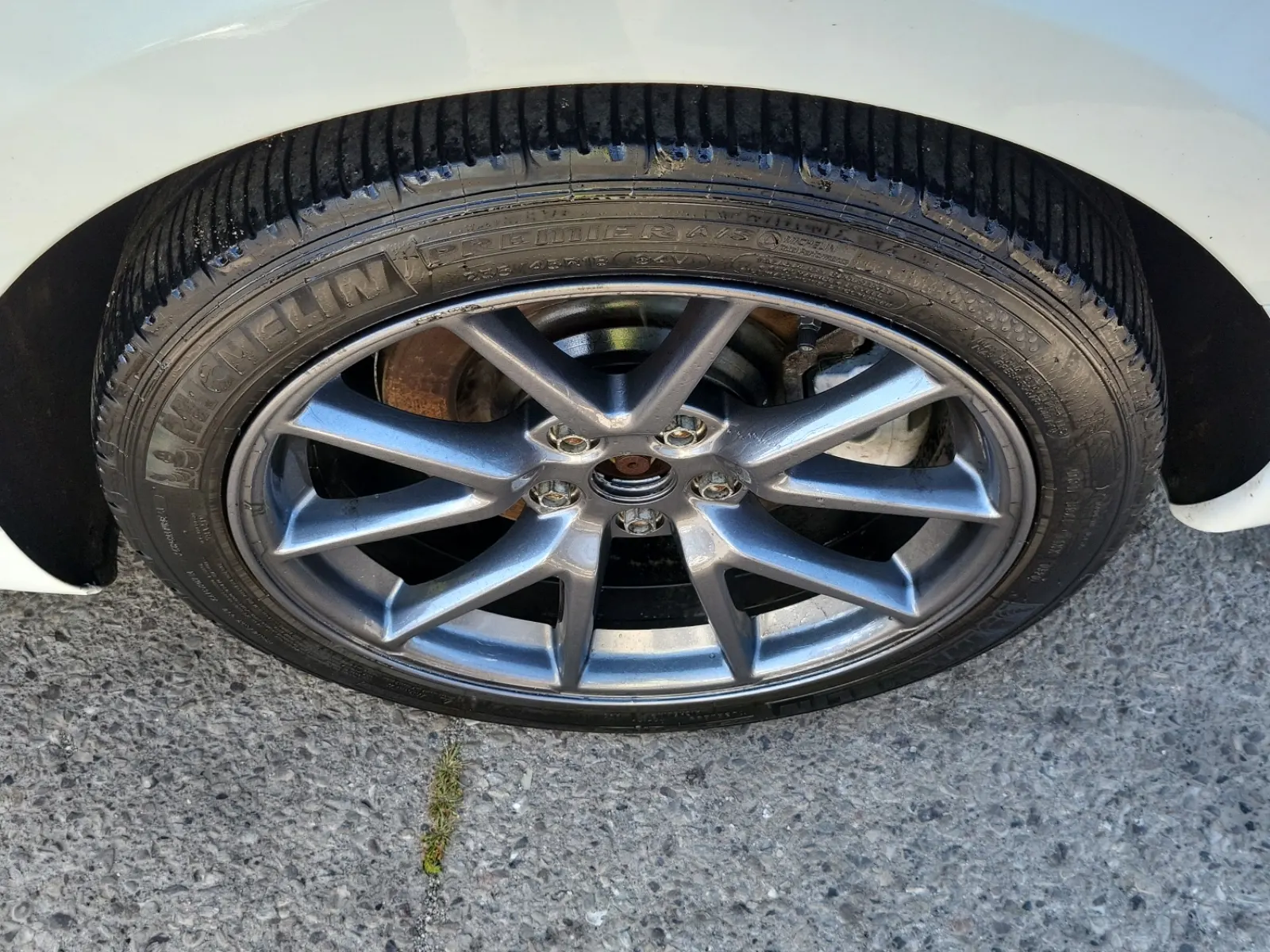 Left Rear Wheel/Tire Photo