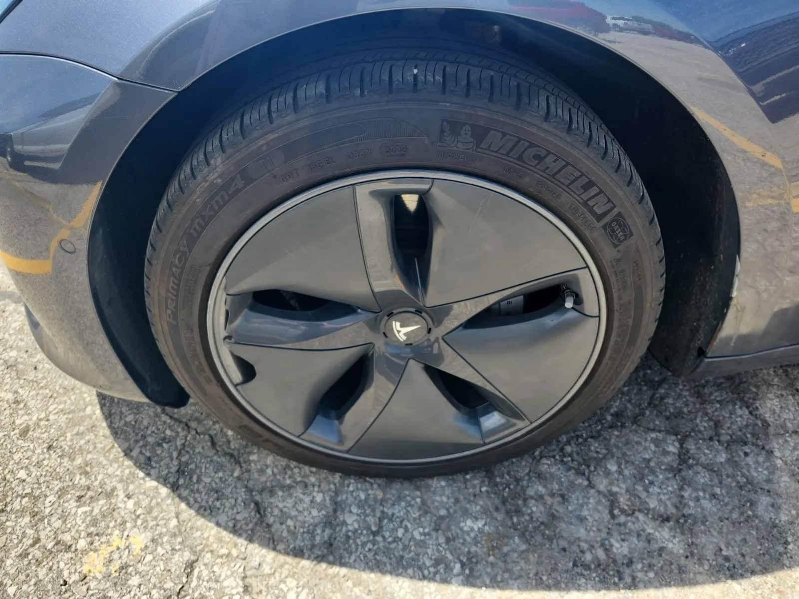 Front driver wheel/tire photo