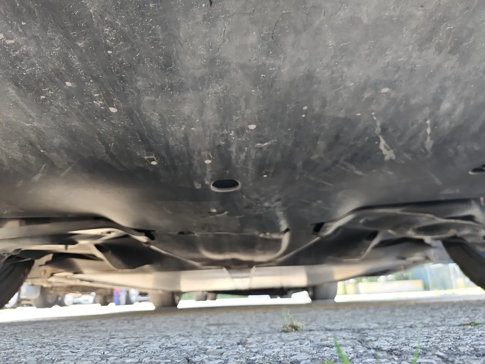 Undercarriage - Rear Photo