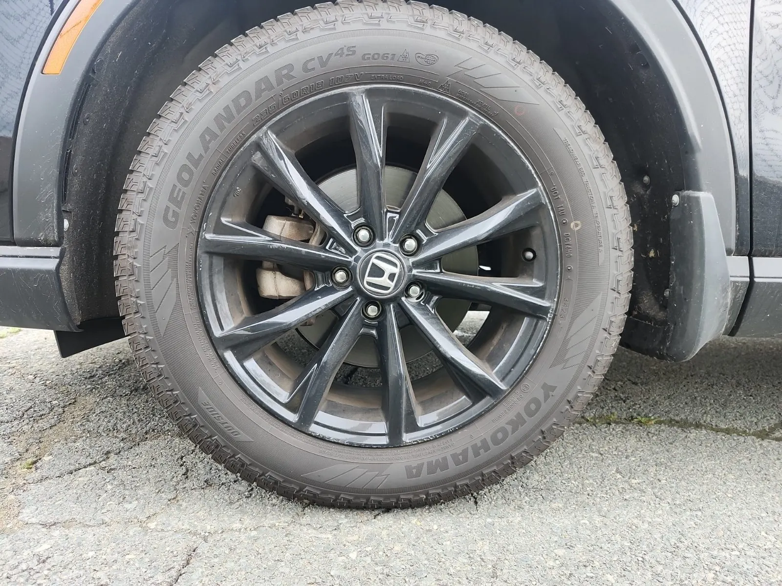Front driver wheel/tire photo