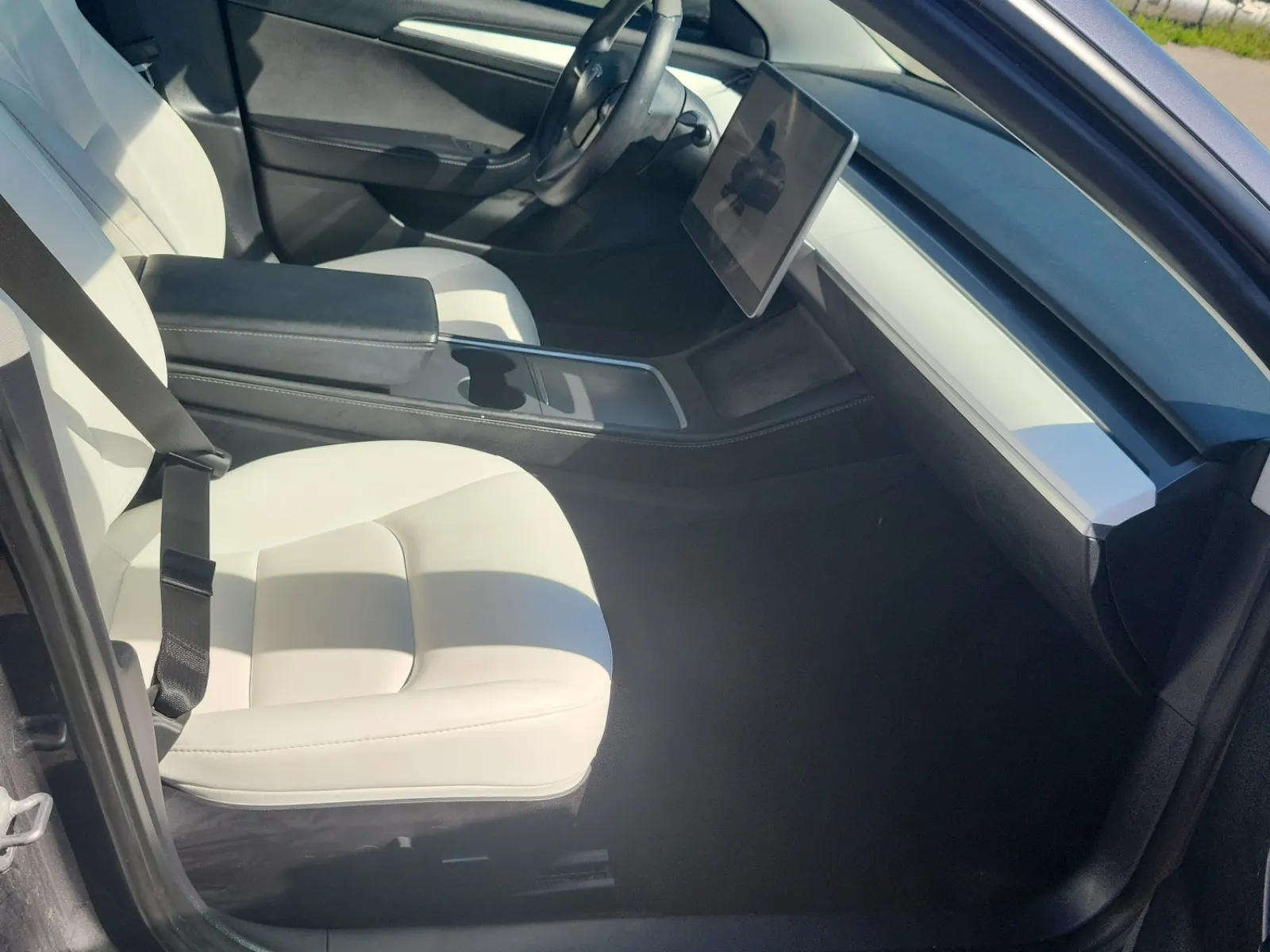 Right Side Interior Photo