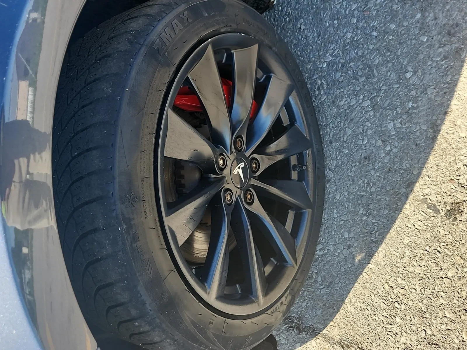 Front driver wheel/tire photo