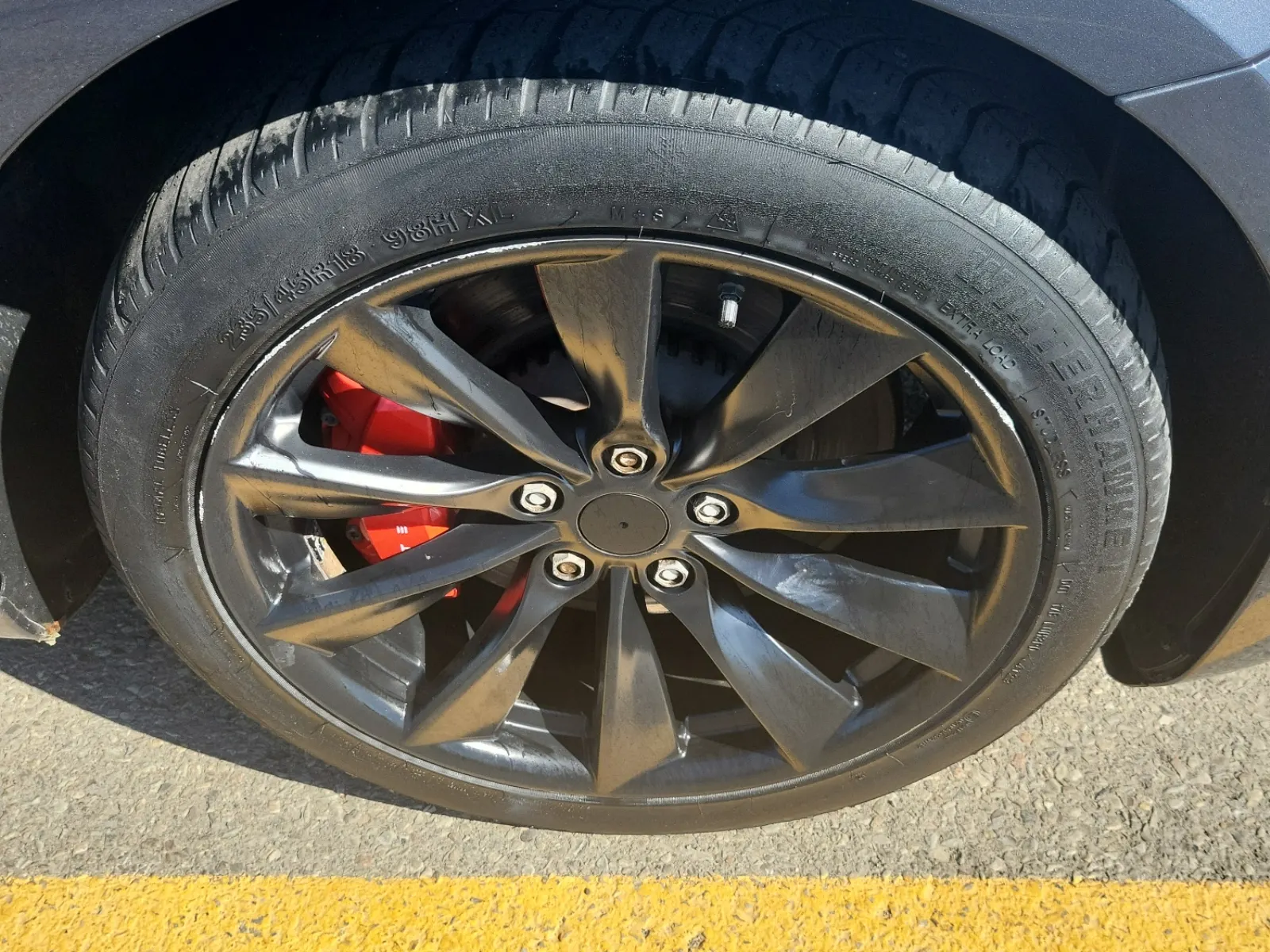 Right Front Wheel/Tire Photo