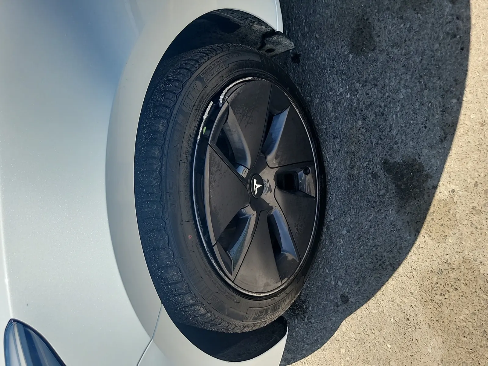 Front driver wheel/tire photo