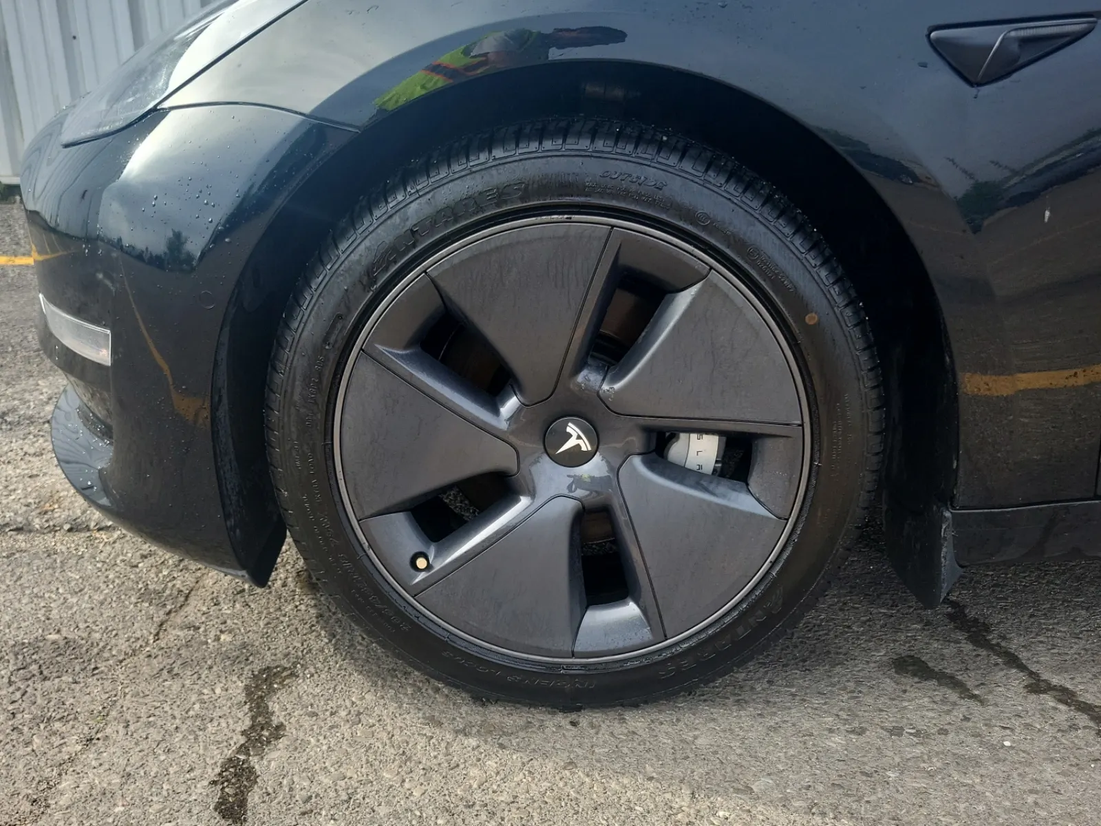 Front driver wheel/tire photo