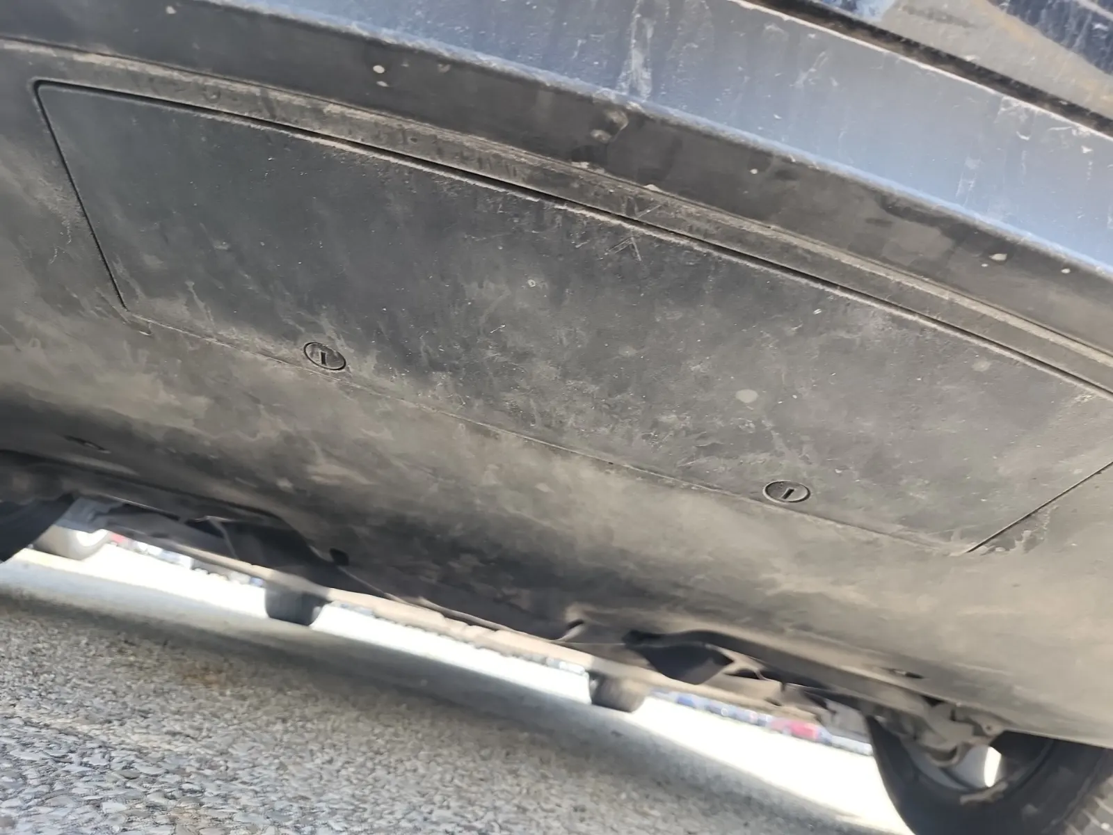 Undercarriage - Rear Photo