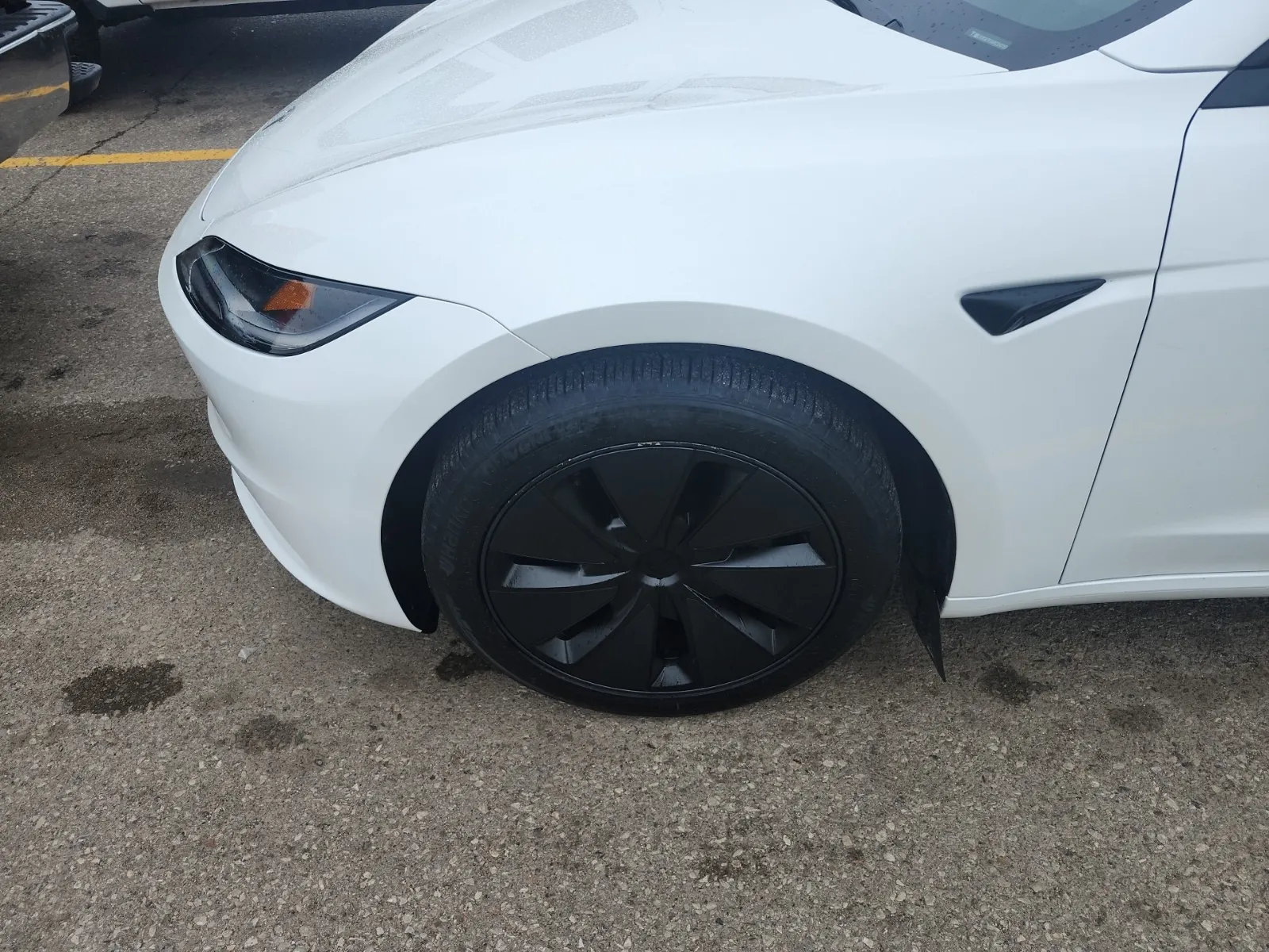 Front driver wheel/tire photo