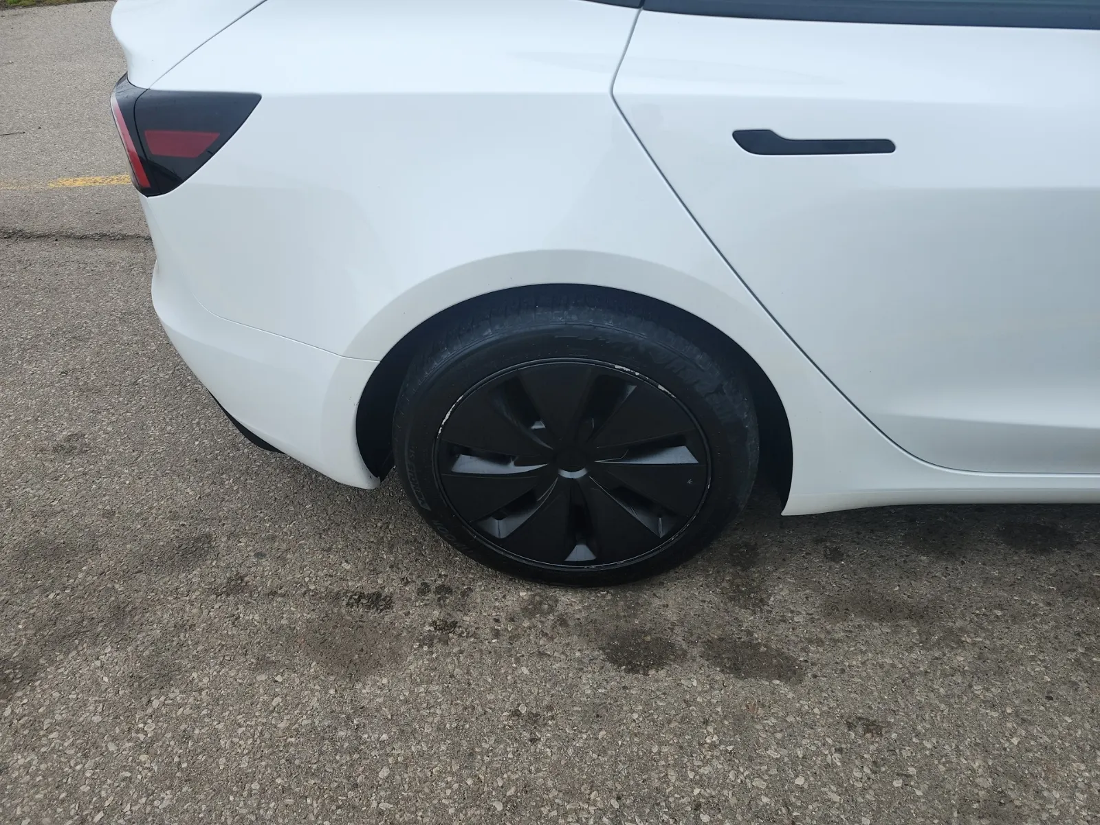 Right Rear Wheel/Tire Photo