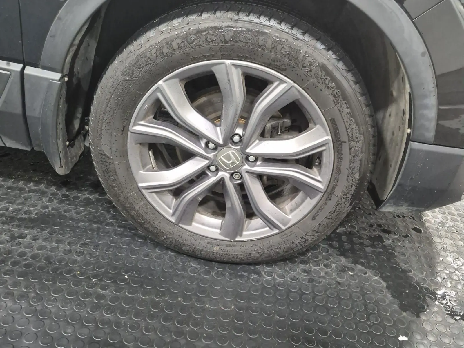 Right Front Wheel/Tire Photo