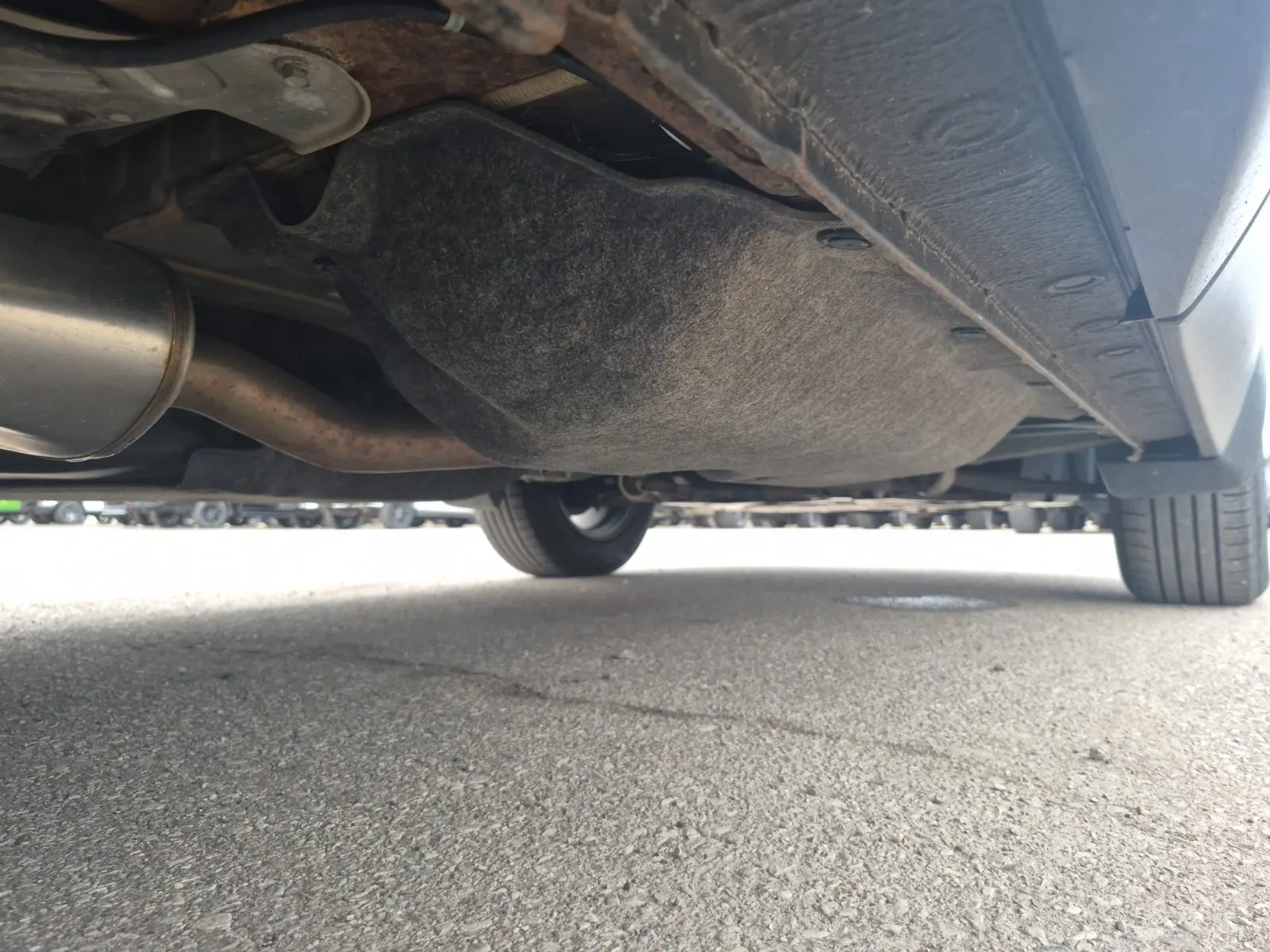 Undercarriage - Passenger Photo