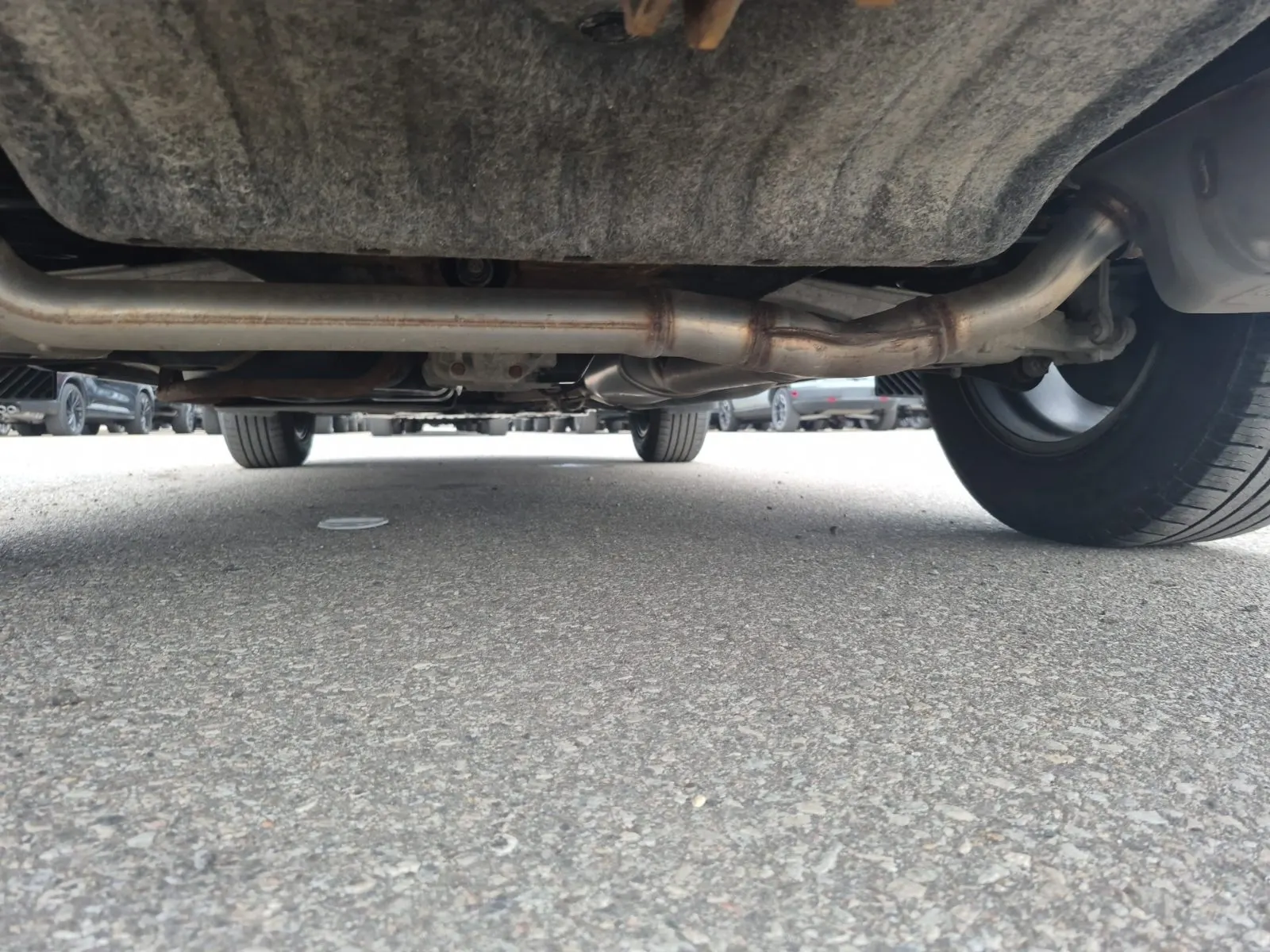 Undercarriage - Rear Photo
