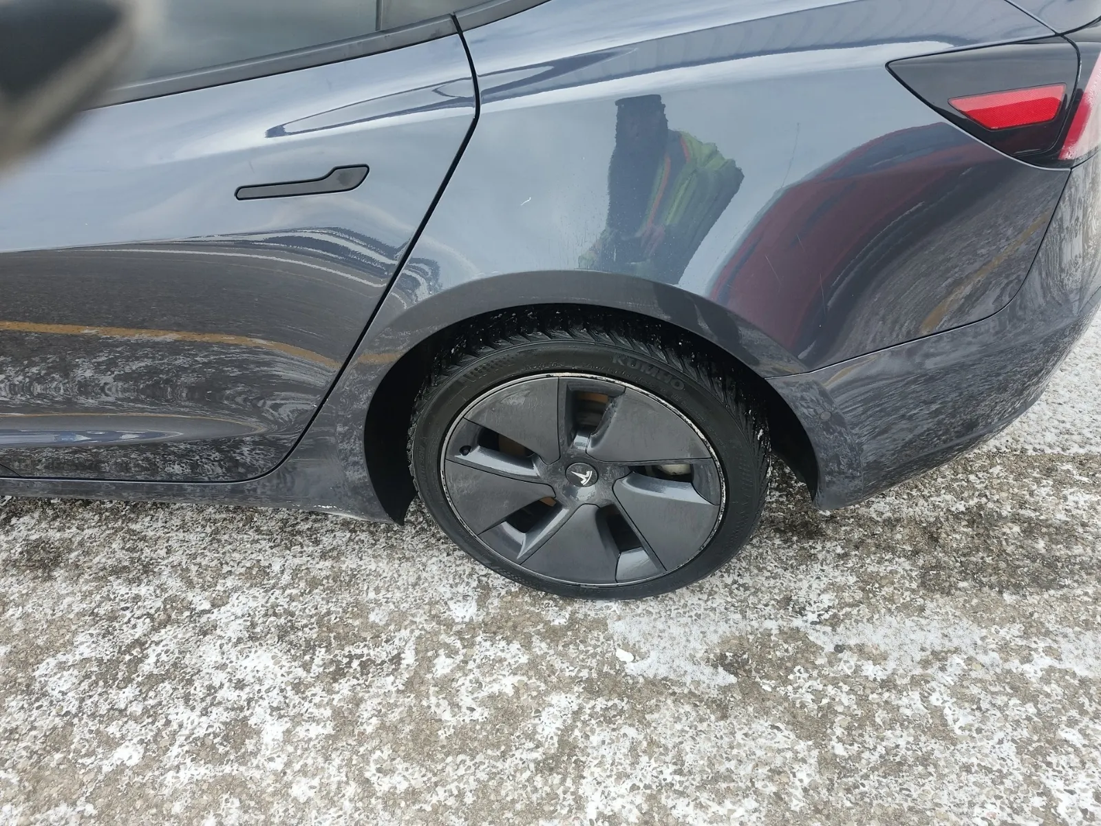 Left Rear Wheel/Tire Photo