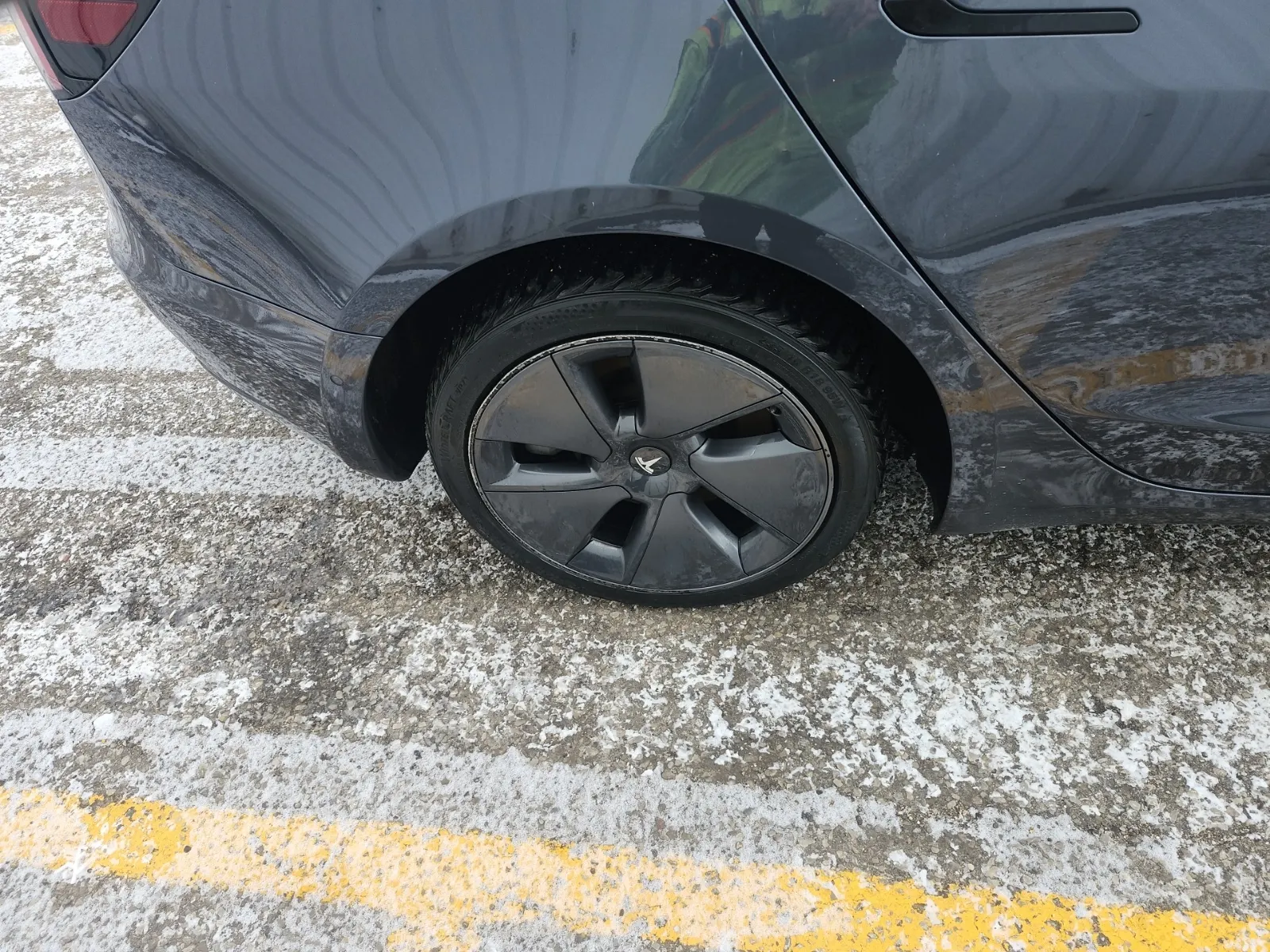 Right Rear Wheel/Tire Photo