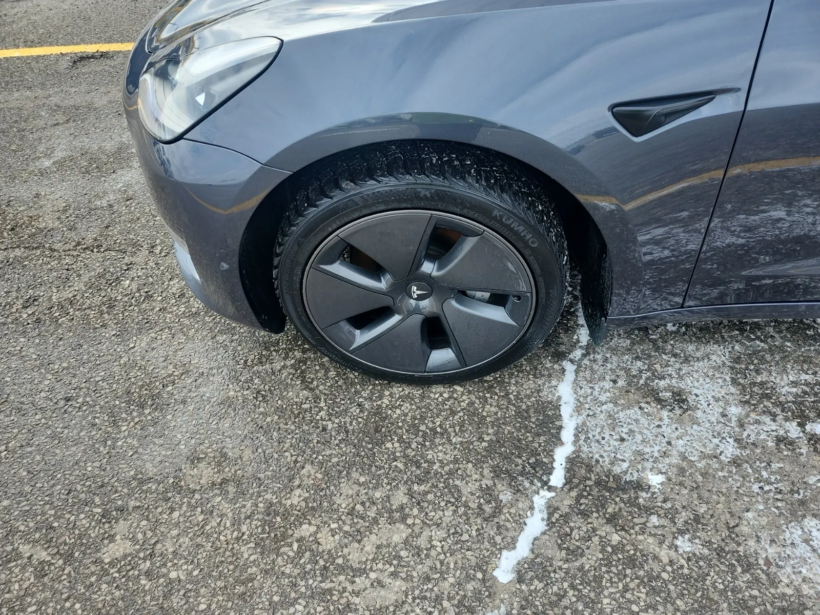 Front driver wheel/tire photo