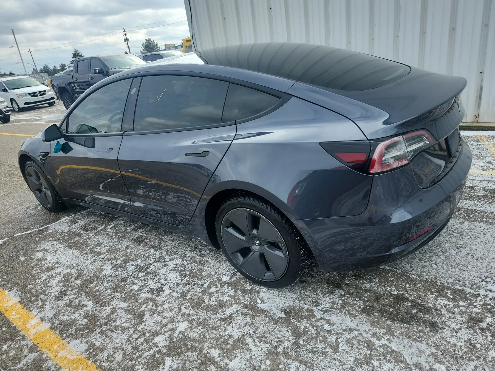 Driver Rear 3/4 Photo