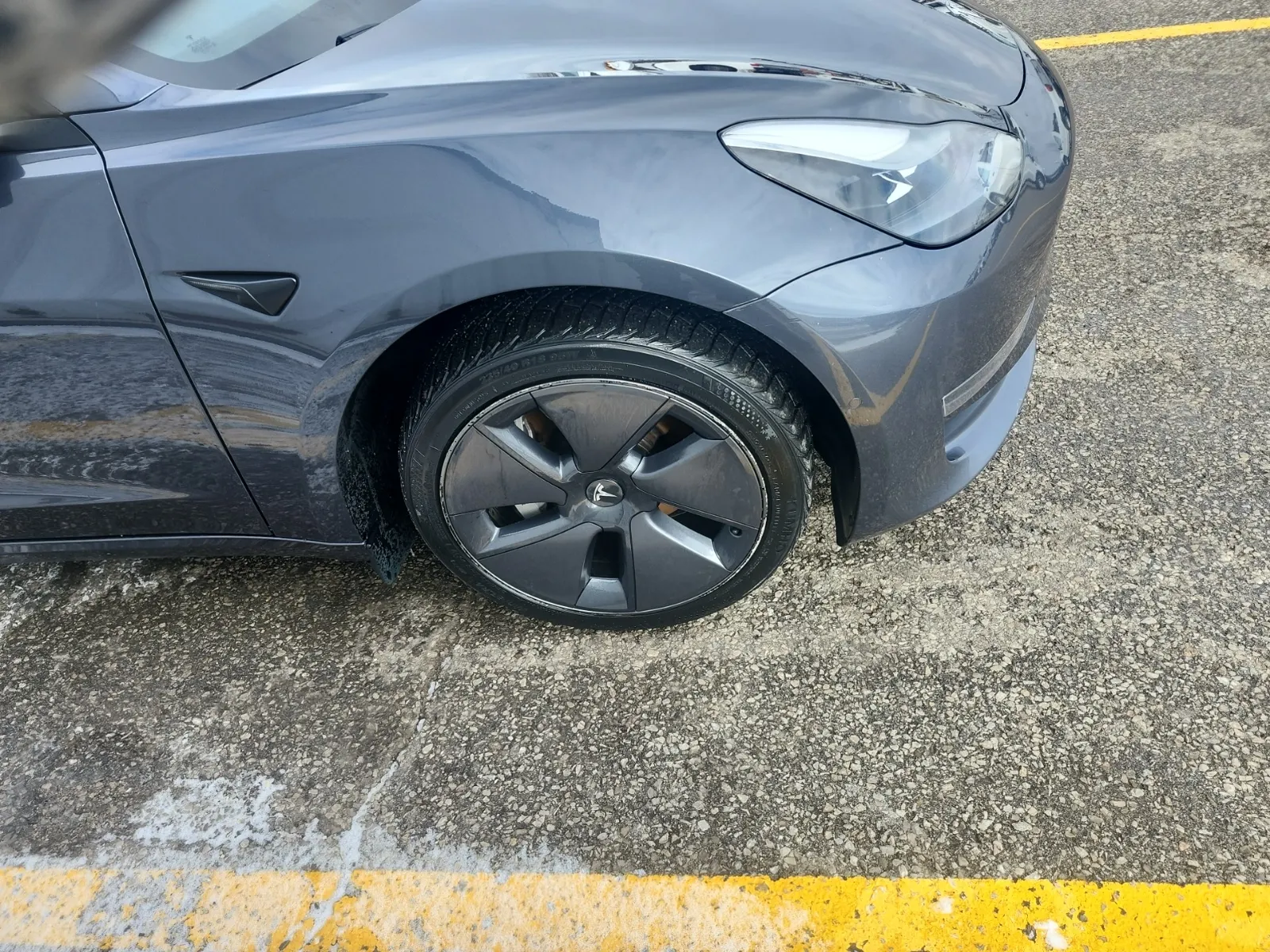 Right Front Wheel/Tire Photo