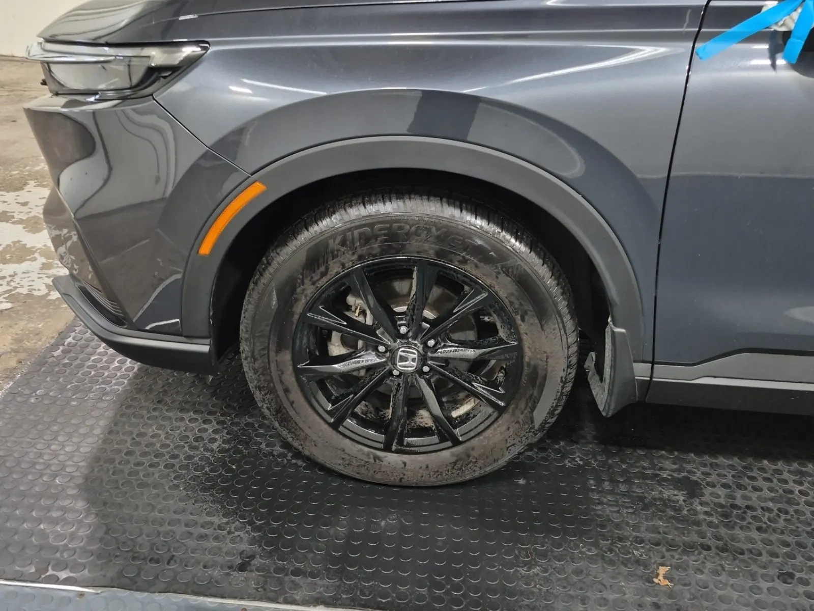 Front driver wheel/tire photo