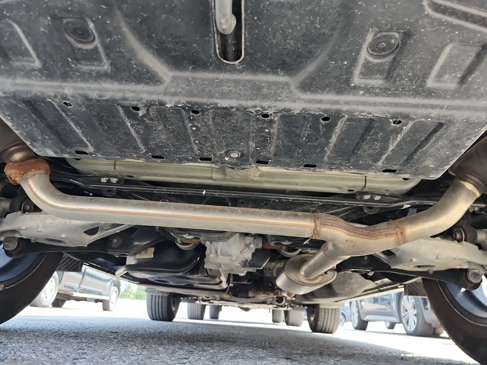 Undercarriage - Rear Photo