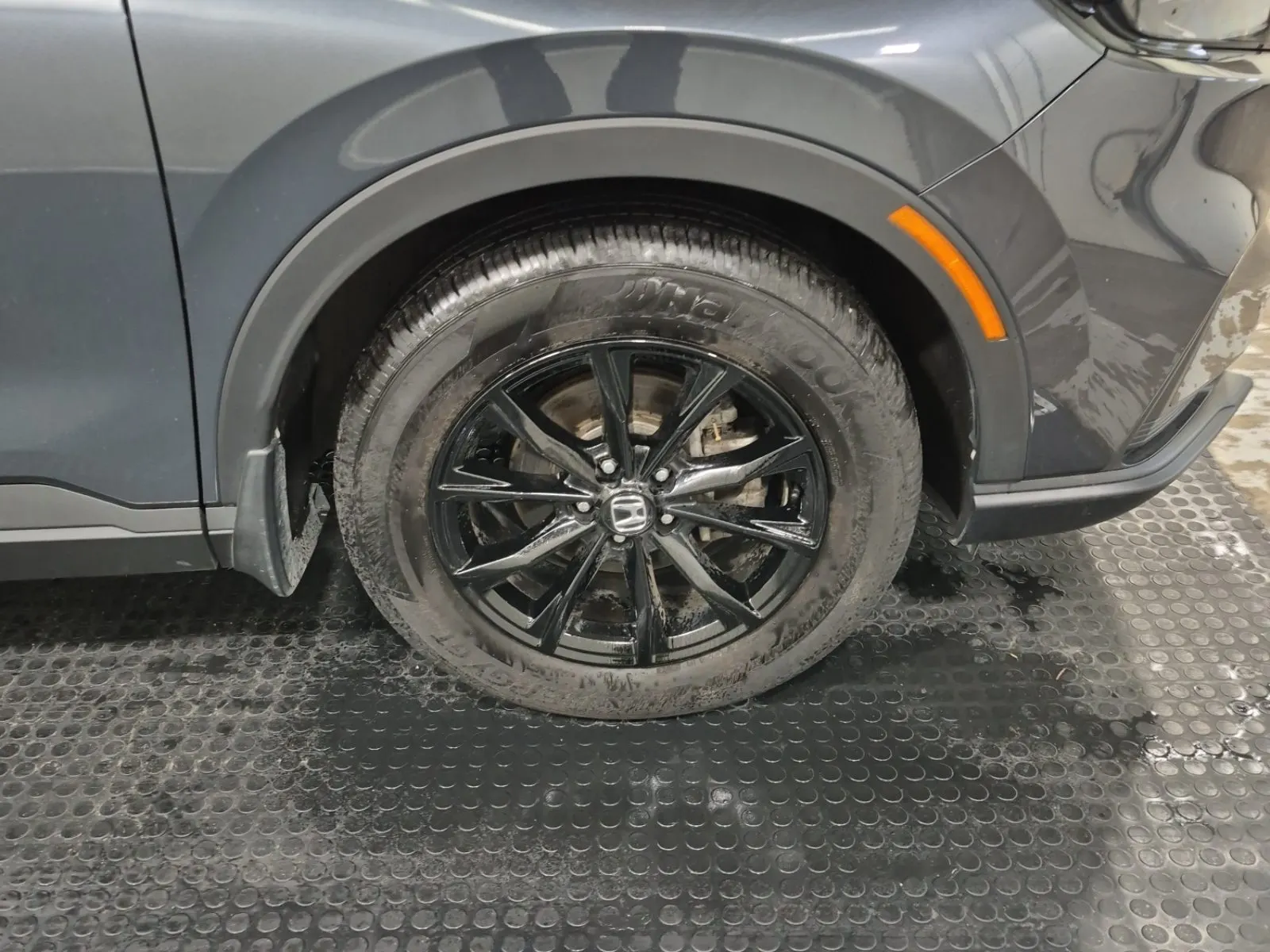 Right Front Wheel/Tire Photo