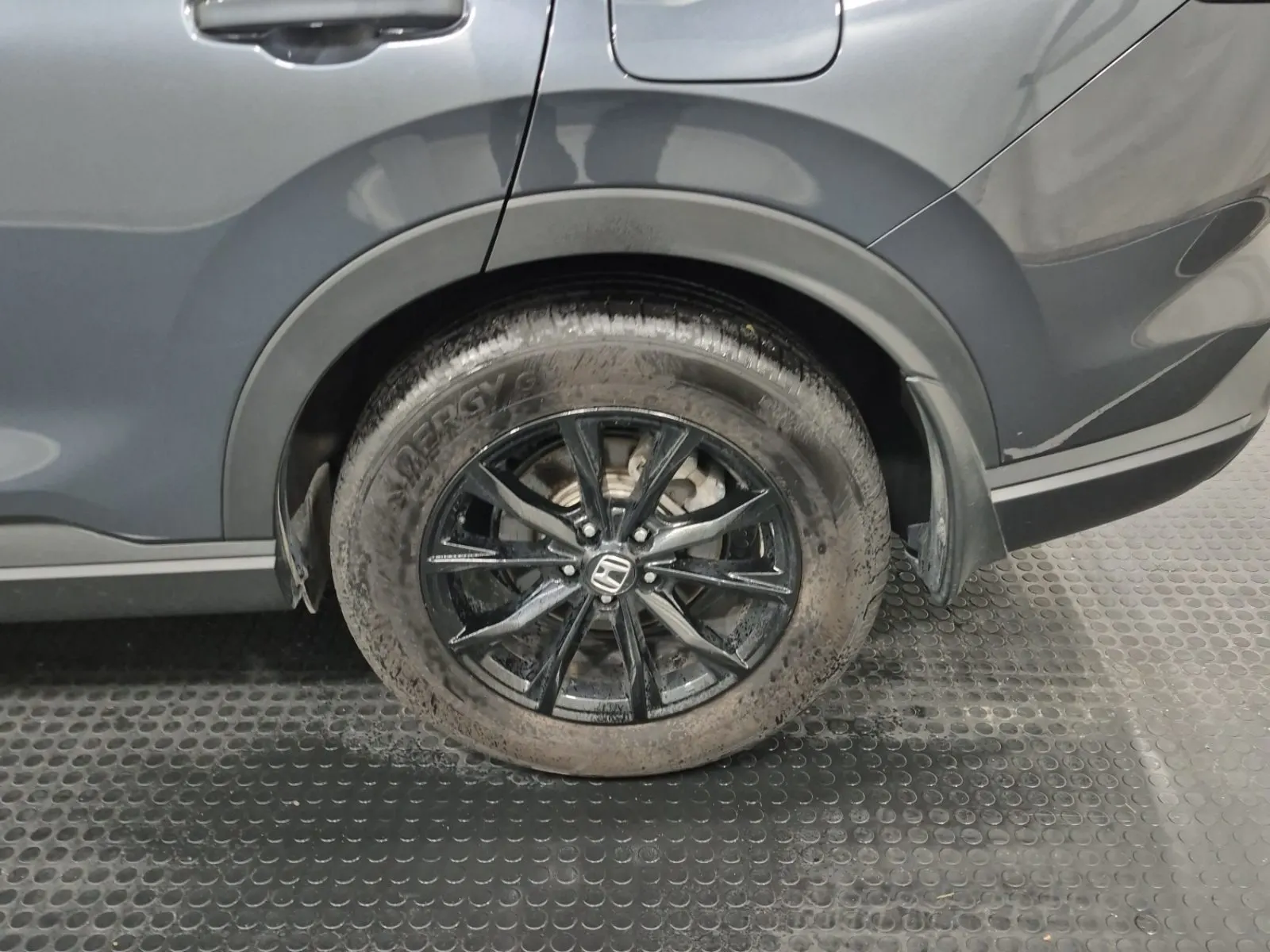 Left Rear Wheel/Tire Photo