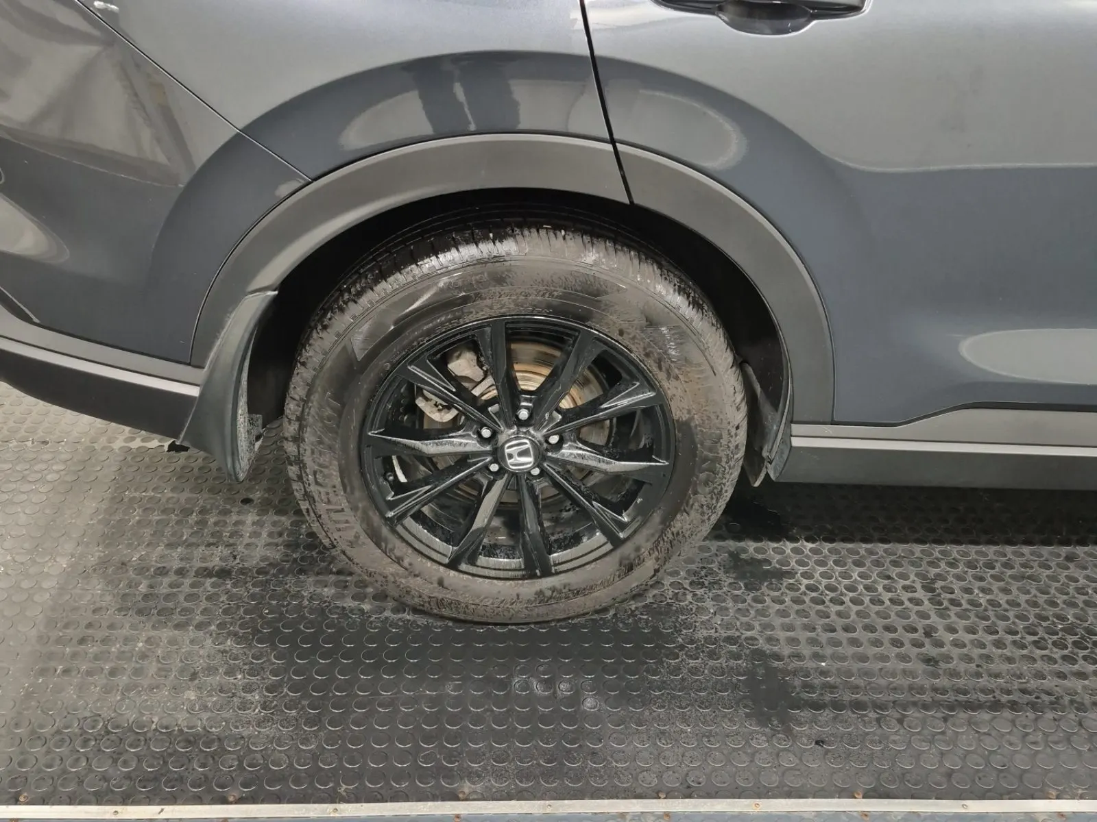 Right Rear Wheel/Tire Photo