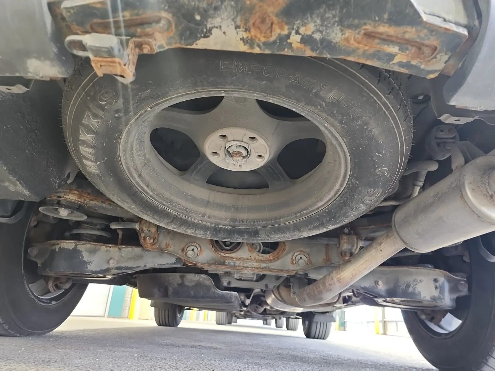 Undercarriage - Rear Photo