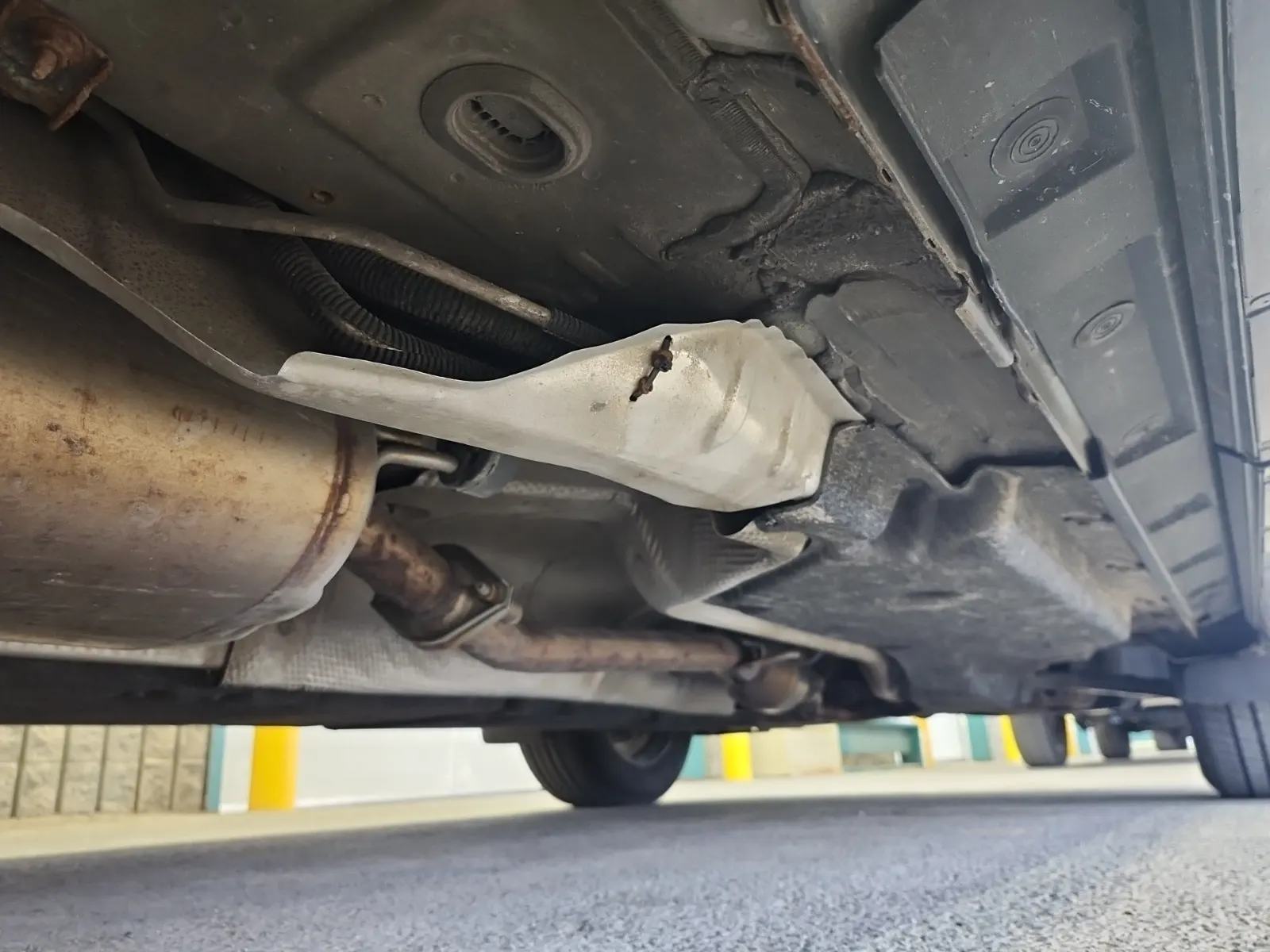 Undercarriage - Passenger Photo
